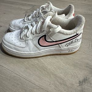 Nike Air Force 1 Low LV8 girls shoe